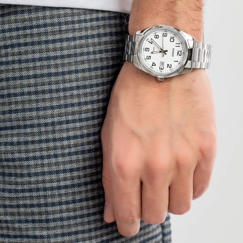 Details zur weißen Casio-Uhr