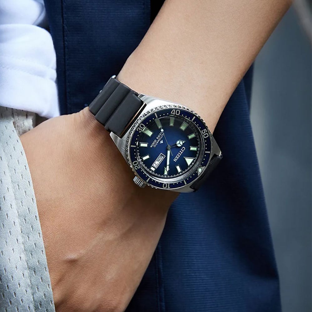 Citizen com mostrador azul