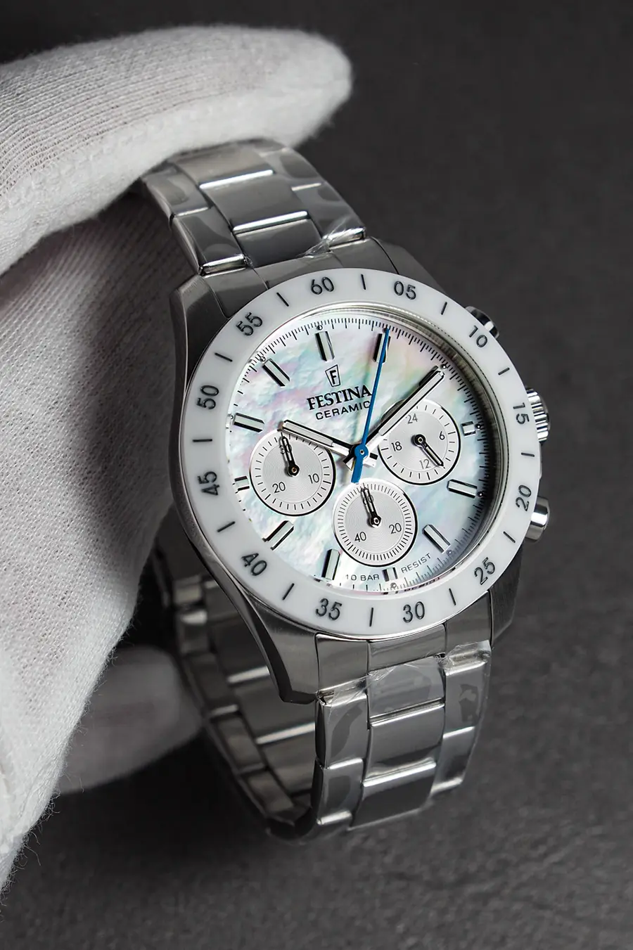 Sportlich-elegante Damen-Uhr von Festina in Perlmut