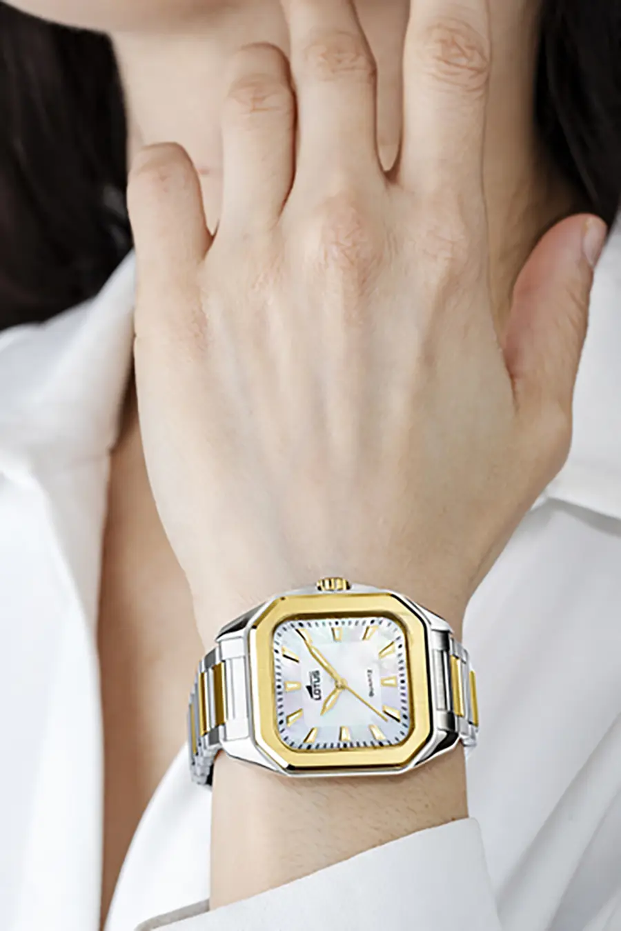 Klassische Damen-Square-Lotus mit goldenen Details und Perlmutt