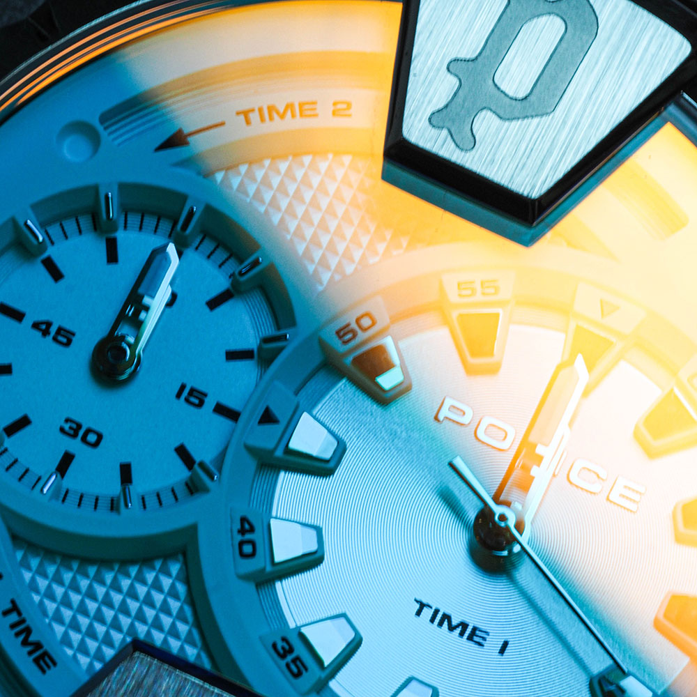 Detalle Reloj Police con cristal Naranja