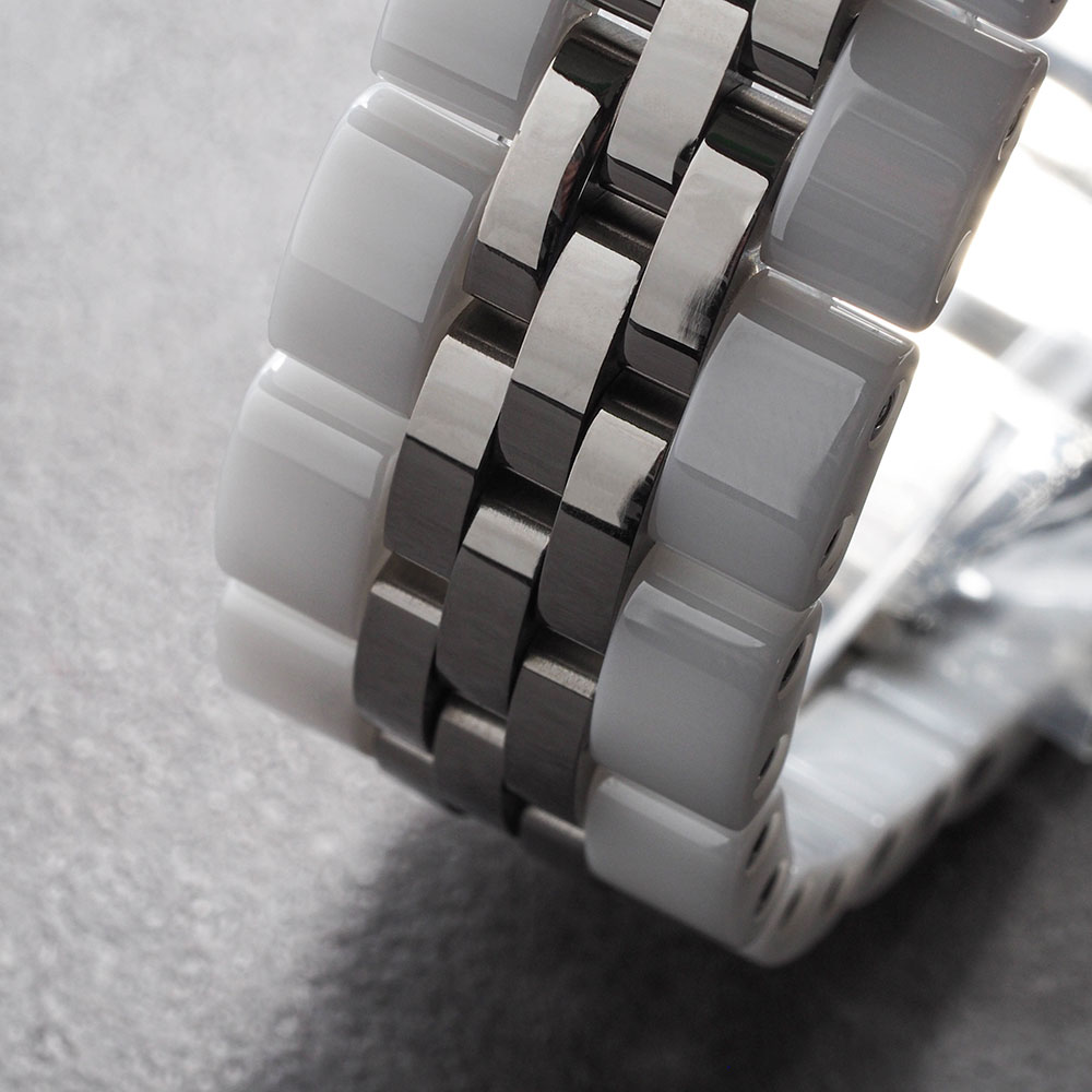 Ceramic bracelet on watch