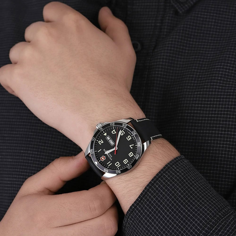 Montre Bracelet en Cuir Victorinox
