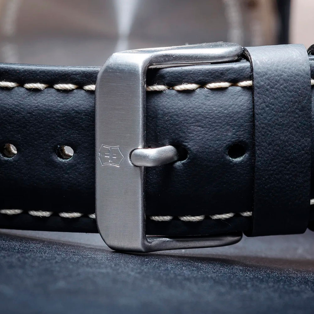 Details Victorinox Leather Strap