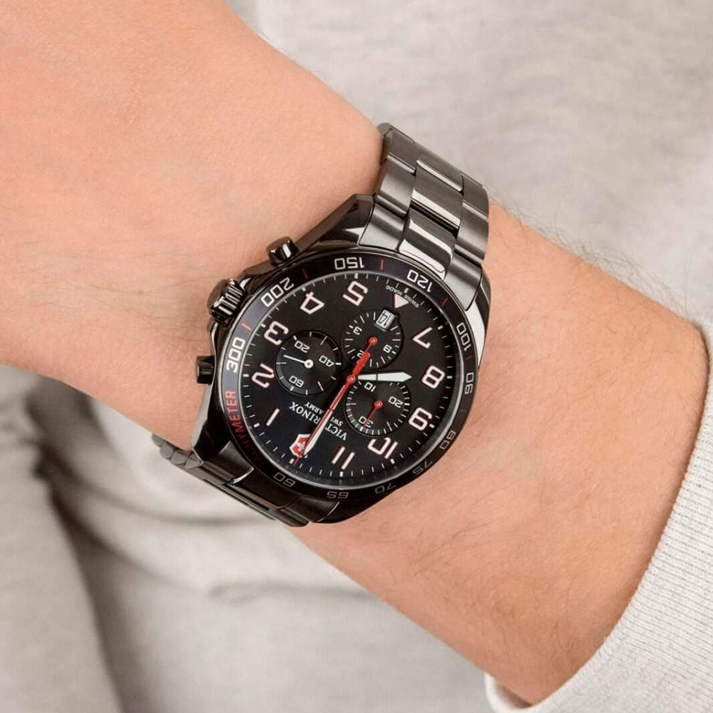 Victorinox mit Armband und Gehäuse aus P.V.D.-Stahl