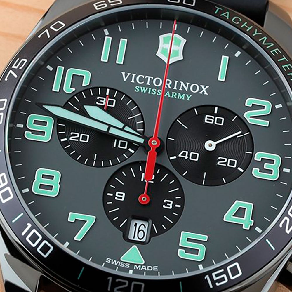 Victorinox Uhr Grüne Details auf dem Zifferblatt