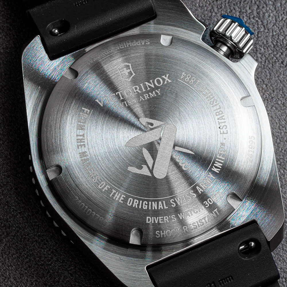 Victorinox avec une résistance à l'eau de 300 mètres