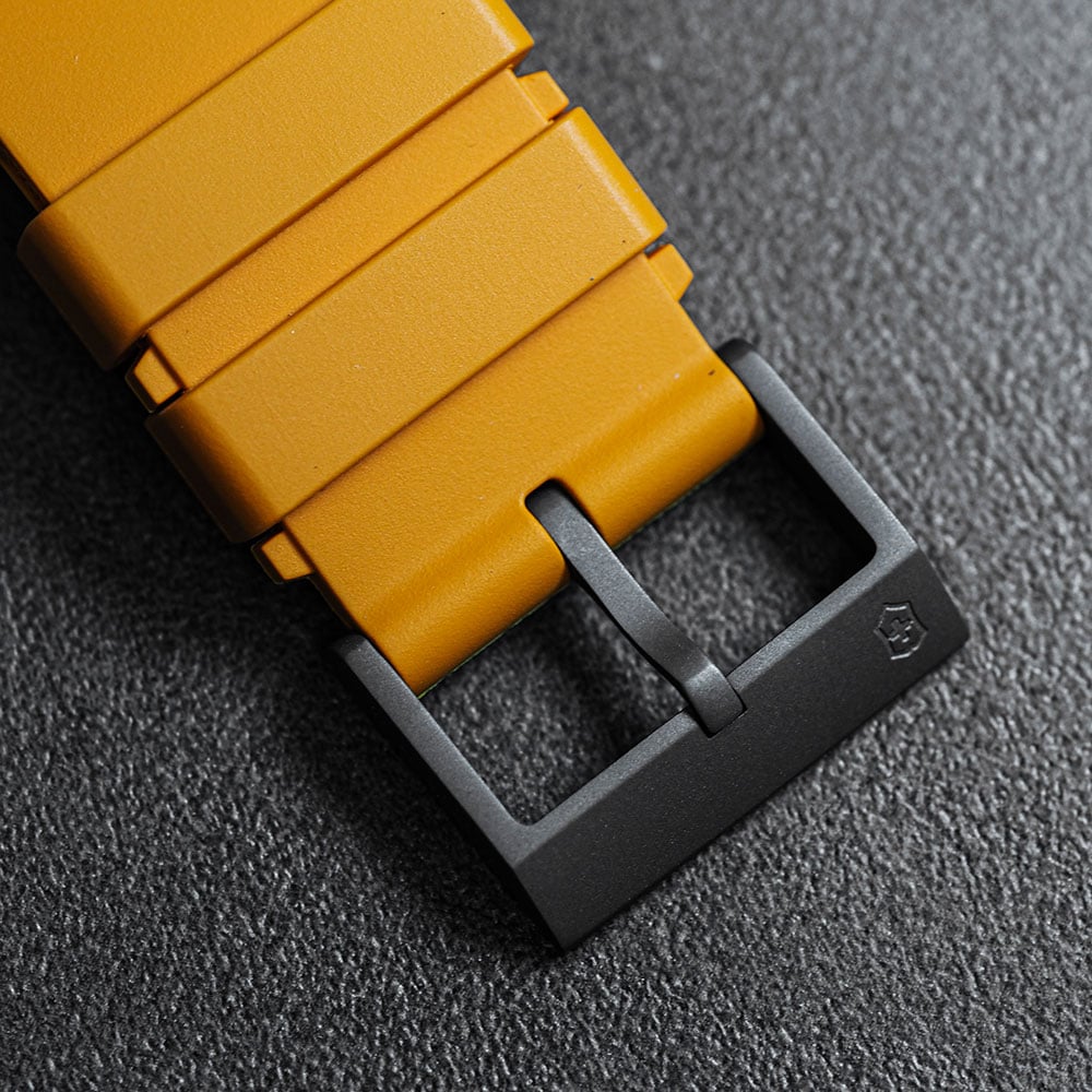 Oranges Kautschukarmband Victorinox Uhr
